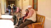 Ocho de cada 10 adultos mayores acogidos por la Iglesia viven en abandono familiar