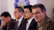 Ante falta de soluciones a la crisis económica, presidente sugiere a alcaldes nacionalizar autos ilegales