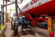 Gobernación de Santa Cruz prepara decreto para facilitar importación privada de combustibles
