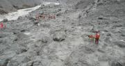 Nepal y China luchan por localizar a casi 3.000 desaparecidos tras el mortífero alud