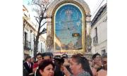 La Virgen de Guadalupe es trasladada a la catedral de Sucre en medio de la devoción de los fieles