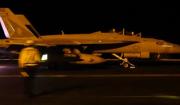 EE.UU. bombardea isla en Irán, reportan muertos y heridos