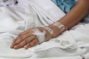 Menor de 15 años permanece en terapia intensiva tras precipitarse de un tercer piso luego de denunciar una agresión sexual