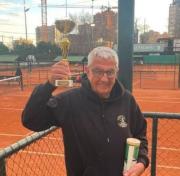 Tenis: Boliviano Fernando Sattori conquista el MT400 Santiago con 81 años