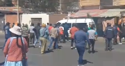 Enfrentamiento entre líneas de transporte termina con varias personas heridas y destrozos