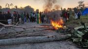 Estudiantes de universidad indígena retoman bloqueos en ruta Cochabamba-Santa Cruz