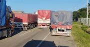 Productores mantienen por segundo día el bloqueo en Yapacaní y exigen abrogación del D.S. 5676