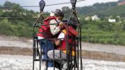 Nepal eleva a 1.295 los muertos por las riadas tras rescatar a dos hombres con vida