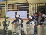 Conductores toman instalaciones de YPFB y exigen abastecimiento de carburantes