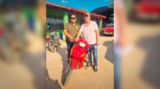 Tras 11 años, Diprove recupera motocicleta robada en 2015 y la devuelve a la familia