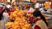 Baja el precio del pollo y comerciantes reportan más ventas en Cochabamba