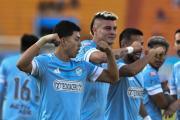 Aurora golea y revive sus aspiraciones en el torneo local