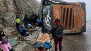 Bus vuelca en Tarija y deja tres fallecidos: neblina habría provocado que chofer pierda el control