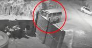 Video capta atropello y fuga del minibús que dejó a un hombre en terapia intensiva