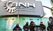 Denuncian por tres delitos a exfuncionario de la ANH; tiene 15 inmuebles con costo millonario