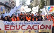 Descontento: Docentes y sindicalistas marchan en Chile