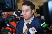 Defensa de Cerimedo alista denuncia contra Edmand Lara por presunto espionaje y uso indebido de influencias