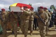 Ejército no abandona, acompaña a familias de víctimas de explosión en Viacha