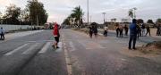 Colpa Bélgica bloquea la carretera Warnes–Santa Cruz para exigir la construcción de defensivos