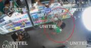 Video: Denuncian que una mujer lanzó la bandera cruceña al piso en un mercado de Santa Cruz