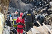 Retoman labores de búsqueda y remoción de escombros en cuartel de Viacha