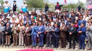 Iza de banderas celestes, wallunk’a y anuncio de obras marcan el inicio de los festejos de aniversario