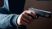 Sujeto amenaza con arma de juguete a trabajadora de una tienda de anime