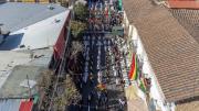 Prohíben lonas que obstruyan la vista de quienes miran el desfile de pie