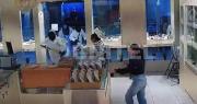 Revelan imágenes del atraco a una joyería en Cochabamba: Tres delincuentes robaron en menos de un minuto