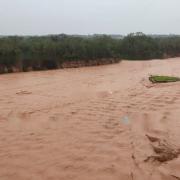Lluvia complica a Santa Cruz: ríos crecen y calles se anegan
