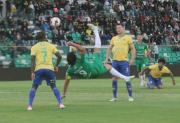 Seis goles y mucha emoción en el partidazo de leyendas entre Bolivia y Brasil