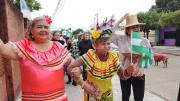 Adultos mayores de La Floresta celebran el Día de la Tradición en homenaje a Santa Cruz