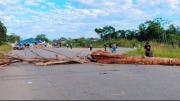 Segundo día de bloqueo de los estudiantes de la Unibol en la carretera nueva Cochabamba-Santa Cruz