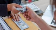 El dólar cierra la semana con una subida en su cotización: así está la divisa