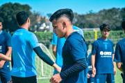Platiní mueve piezas y analiza cambios para el clásico