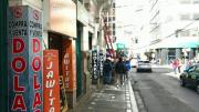Cuatro bancos en La Paz se rehúsan vender dólares al público; casas de cambio ofertan sobre los Bs 12