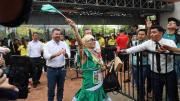 Expocruz 2026 abre sus puertas y una ciudadana filipina es la primera en ingresar