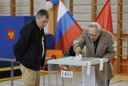 Los osos obligan a votantes en Siberia a ser trasladados en coche a colegios electorales