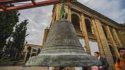 Usan soldadura de plata para restaurar campana de 500 kilos de la Catedral de Cochabamba