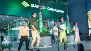 Banco Ganadero convierte su stand en un punto de encuentro cultural con conciertos, teatro y humor