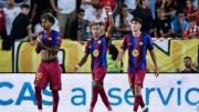 Raphinha firma un triplete y el Barcelona mantiene el pleno en LaLiga