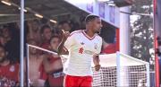 El Liverpool gana con lo justo y amarga el regreso de Iraola