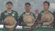 Con sombreros de saó y bandera cruceña: Oriente y Blooming homenajean a Santa Cruz en el clásico