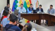 Gobierno y transportistas de Santa Cruz abren mesas técnicas para analizar tarifas por costo del diésel