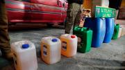 Aprehenden a hombre que presuntamente acopiaba gasolina para venderlo por redes hasta Bs 17 el litro