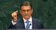 PAZ MUESTRA LA HOJA DE COCA EN LA ONU Y DENUNCIA QUE EVO LA UTILIZÓ PARA TRAICIONAR AL PAÍS