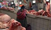 Consumo de carne cae: carniceros dicen que la población “compra huesito nomás”; culpan al Gobierno