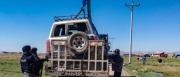 Apedrean vehículo de la Aduana en la carretera Laja–El Alto y dejan dos funcionarios heridos