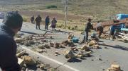 En estado de excepción, bloquean la carretera Potosí – Sucre por la escasez de combustible