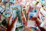 El dólar oficial baja a Bs 12,05 para el fin de semana y el lunes
